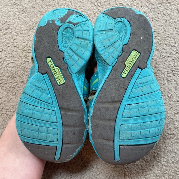 Merrell hydro junior with non- marking sole - Picture 2 of 4